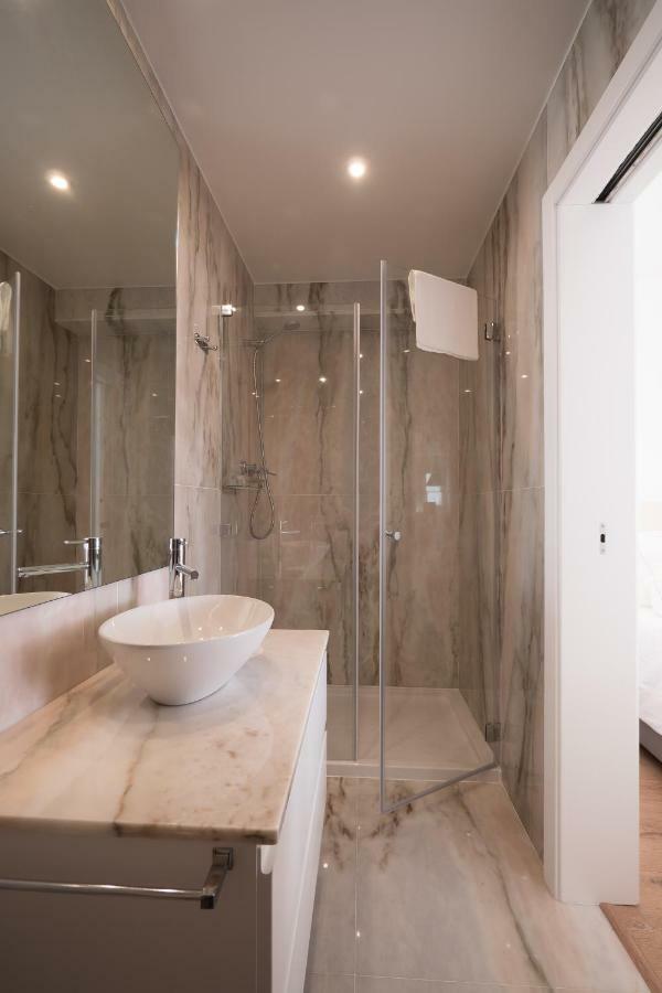 Castle Terrace Exclusive Apartment - Home By The Castle Apartment Lisbon Bagian luar foto